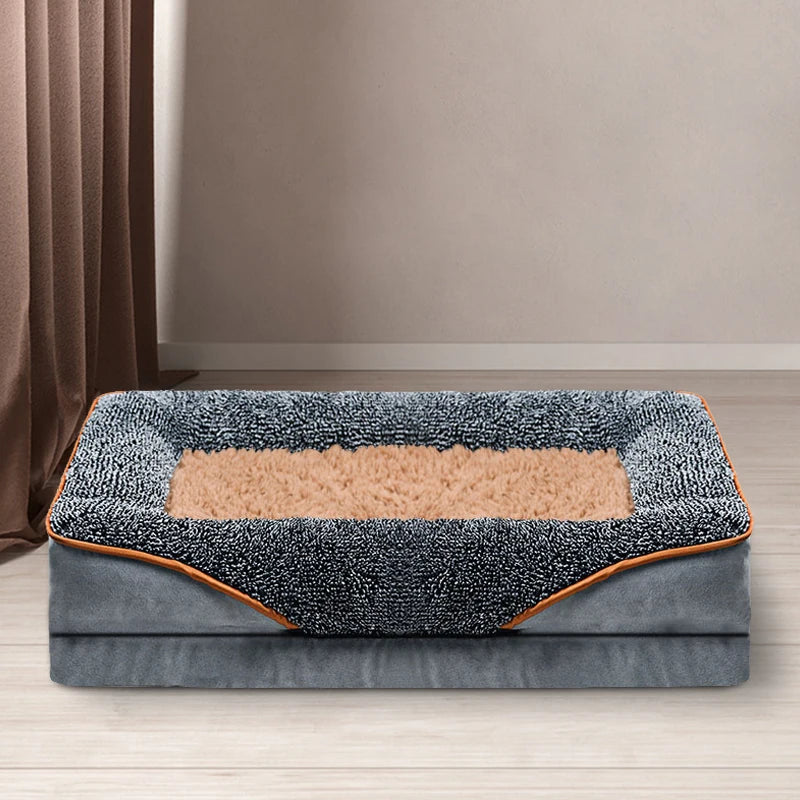 Oversized pet bed, washable with raised edges,